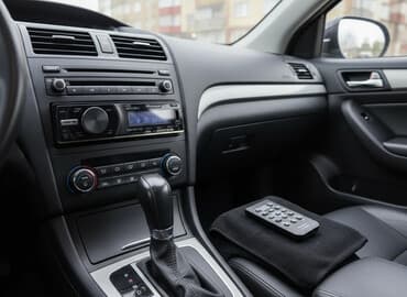 maşın ücün kalonka: Maqnitol, Pioneer, AUX — 1