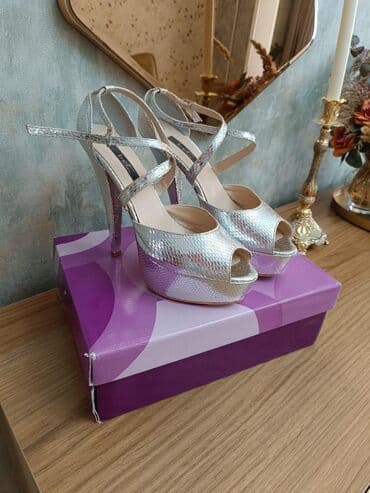 женские бежевые замшевые туфли: Туфли, Размер: 39, цвет - Серебристый, Б/у — 2