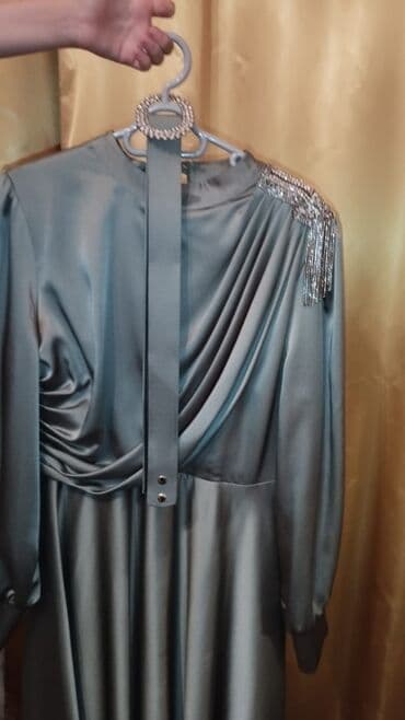 vecerni koynekler: Ziyafət paltarı. Bir dəfə geyinilib. Metrolara çatdırılır. Real — 2