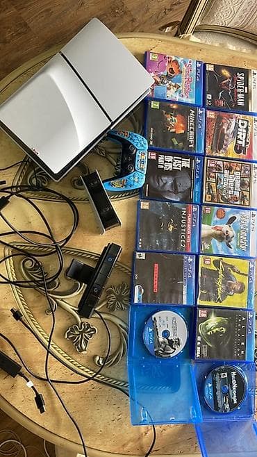 PS5 (PlayStation 5) komplekti – çoxlu aksesuar və oyun diskləri ilə