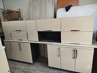 Mətbəx mebeli satılır. 350 azn. Üzərində moyka verilir, ölçü 3