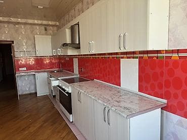 Мебель: Mətbəx mebeli 450 Azn.Üstündə qaz, moyka, aspirator verilir.Ölçü — 4