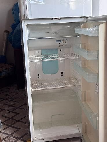 ariston ikinci el: İşlənmiş 2 qapılı Toshiba Soyuducu Satılır, rəng - Ağ, Təkərli — 2
