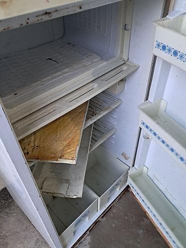 Kompakt bir qapılı soyuducu - Ölçü: təxminən yarımölçülü/küçük tip