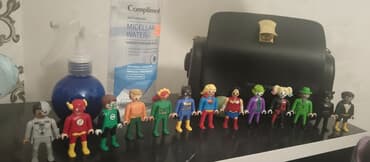 Hamısı bir yerdə 25 manatPlaymobil tərzində superqəhrəman və komiks