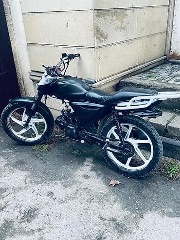 Enduro tərzində yığılmış yüngül motosiklet - Kuzov və plastiklər: mat