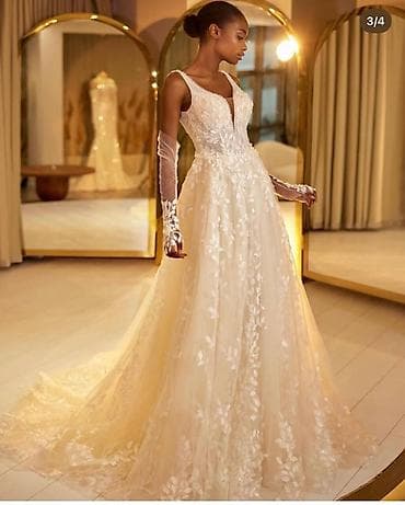 Gəlinlik – zərif A-line siluetli, uzun quyruqlu. - Üst hissə: V