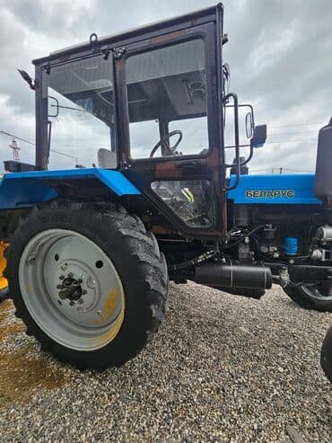 xanımlar ucun maşınlar: Belarus MTZ traktoru - Güclü ön və arxa təkərli, tam ölçülü kabinəli — 4