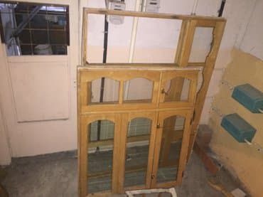ayna qapı: Goyrush agacinnan duzelib. Cox dozumlu ve mohkemdir. 1ci Penecerenin — 1