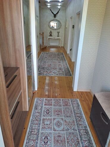 razin stansiyasi: Ev iki mərtəbəlidir və geniş həyəti var. Həyətdə açıq havada oturmaq — 15