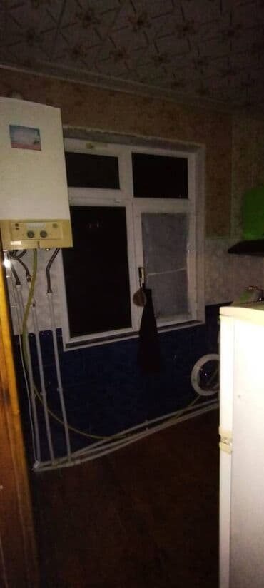 kirayə ev ayliq: Əcəmi metrosuna yaxin 5 mertebeli binanın 3-cu mərtəbəsində yerləşən — 5