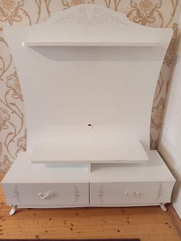 Düz TV altlığı, Polkalı — 1