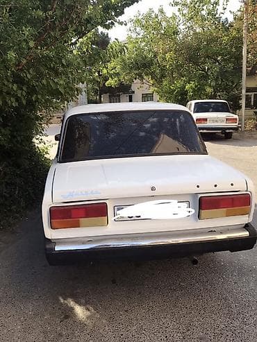 vaz 2107 mostu satilir: VAZ 2107, ağ rəng, sedan gövdə. Texniki xüsusiyyətlər: - Ön təkərli — 6