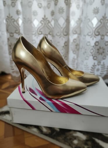 dikdaban: Qızılı rəngdə qadın tufliləri - Model: Klasik “pump” tipli, ucu sivri — 2