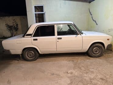 Otur sur masin çuruysuz udarsiz VAZ 2107, ağ rəng, sedan kuzov