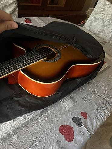 ukulele gitar: Salam Gitar əla vəziyətdədir istifadə olunmuyub hecbir problemi yoxdur — 5