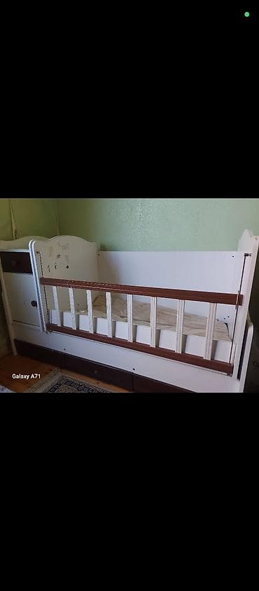 kvars qum: Oğlan və qız üçün, İşlənmiş, Dördbucaq, Beşik, Dəstsiz, Matrassız, Yellənmə mexanizmsiz — 1