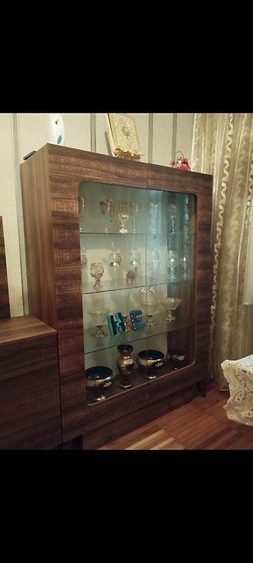 Şüşəli dolab vitrini, İşlənmiş lalafo.az -da Şüşəli dolab vitrini, İşlənmiş