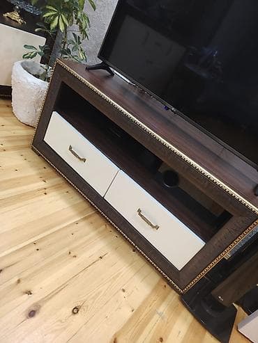set mebel: Qonaq otağı mebel dəsti Tərkibi: - 1 ədəd vitrİN şkafı (geniş): ön — 3