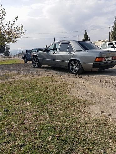 mercedes ucuz: Mercedes-Benz 190E (W201) sedan - Kuzov: 4 qapılı sedan, metalik boz — 8