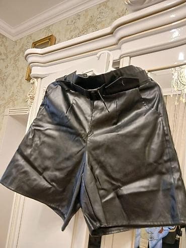 deri salvar modelleri: Qadın üçün dəri effekti olan şort - Rəng: qara - Material: eko-dəri — 1