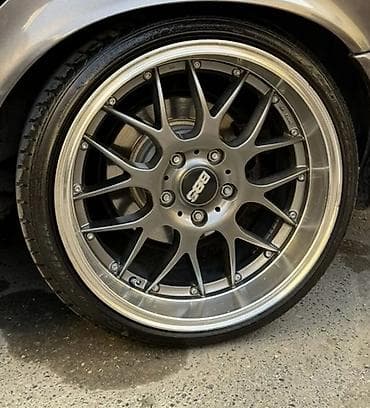 kreditle prava almaq: BMW 5 Series E39 sedan – ağ rəng, klassik kuzov. Disk satılır 4 ədədi — 2
