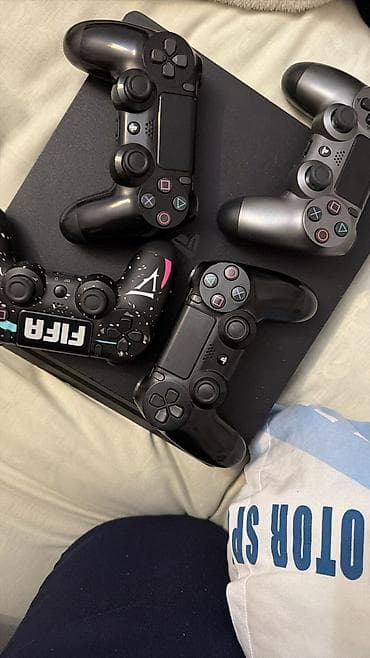 ps4 oyun: PlayStation 4slim modeli 4pult 2si sade 2si orginal verilir Real — 1