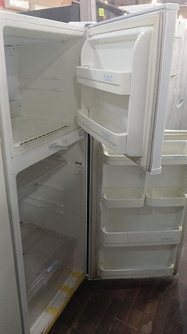 soydcu: Ağ rəngli iki qapılı soyuducu - Üstdə dondurucu bölmə, altda əsas — 2