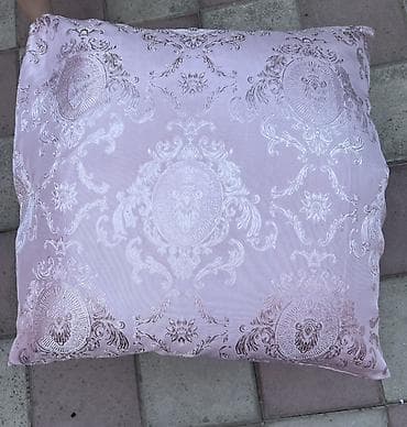 Zərif naxışlı dekorativ yastıq - Material: Parlaq effektli jacquard