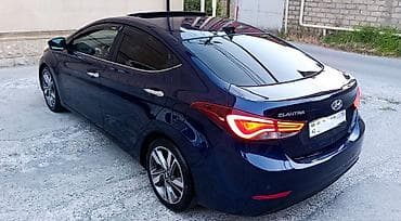 4 teker: Hyundai Elantra sedan – tünd mavi rəng, aerodinamik kuzov və xrom — 5