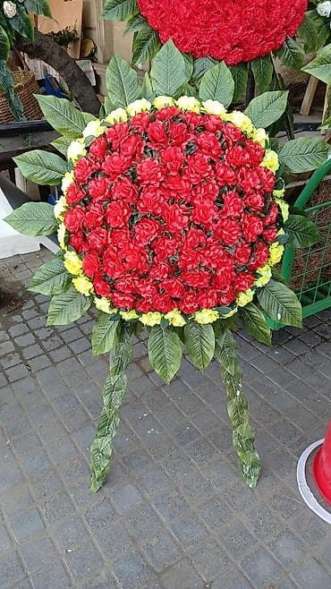 boyuk guldan: Məhsul: Böyük ölçülü süni gül çələngləri və yazılı kompozisiyalar — 6