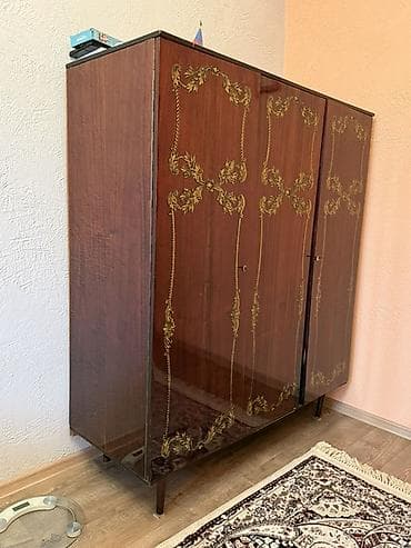 3 двери, Коричневый, Дерево, Распашной, Прямой шкаф — 3