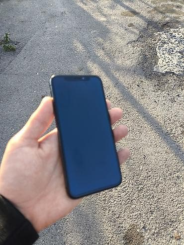 iphone adaptor: IPhone X — 3