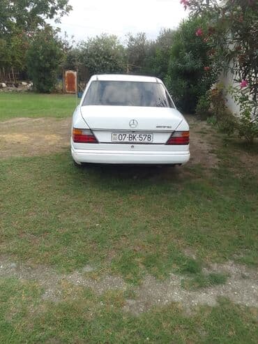 купить чехлы на авто: Mercedes-Benz E 200: 2 l | 1986 il Sedan — 4