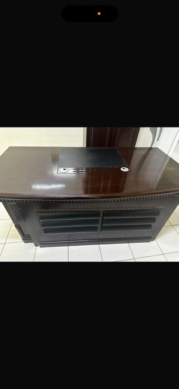 əncir ağacı: Ofis mebel dəsti – tünd qəhvəyi, klassik dizayn Tərkibi: - — 1