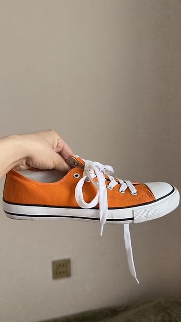 first class: Narıncı rəngli kətan idman ayaqqabısı (klassik low-top model) Tam — 4