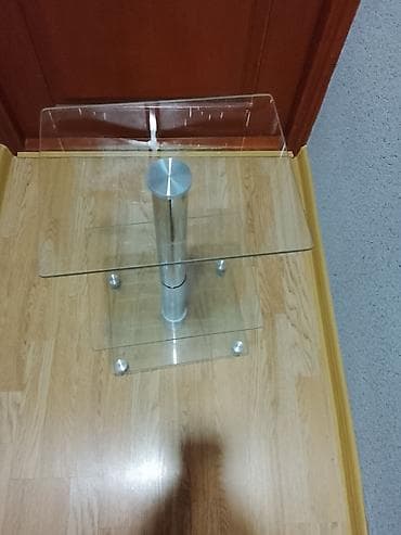 Şüşə üçmərtəbəli telefon altlığı və ya dekor üçün altlıq. - Material — 3