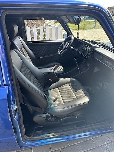 vaz 21015 şiti: Model: Lada (VAZ) 21011 Kuzov: sedan, 4 qapı Rəng: parlaq göy Nömrə — 7