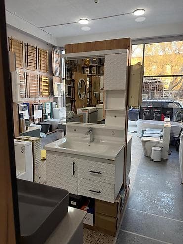 Vanna otağı üçün müasir mebel dəsti - Dəst tərkibi: asma lavabo