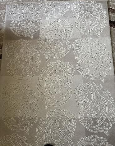 notbuk çanta: Xalça – açıq boz/bej tonlarda, paisley (buta) naxışlı. Ölçü 3,30 x 080 — 2