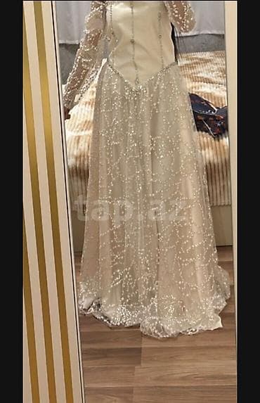 Aksesuarlar: Zərif gəlinlik/ziyafət donu - Rəng: krem/ivori tonlarında - Uzunluq — 2