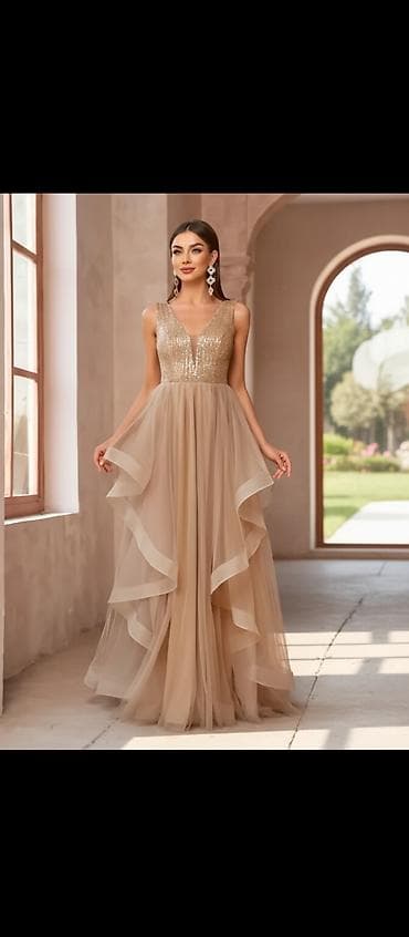 Paltar 1 defe geyinilib. Satilir. Unvan:Bakixanov qesebesi. Aygun mall