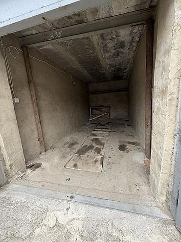 heyet evi dizayn: Kirayə/Garaj sahəsi – tək maşınlıq boks Xüsusiyyətlər: - Beton döşəmə — 1