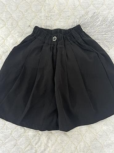 Qara geniş kəsimli qadın şortu - Rəng: qara - Model: yüksək belli