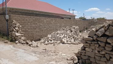 Двери и комплектующие: Daş materialı – əhəngdaşından hörgü daşları Təsvir: - — 1