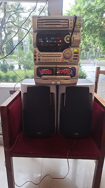 iphone 11 kamera: JVC mini Hi-Fi musiqi mərkəzi + 2 akustik sütun Xüsusiyyətlər: - JVC — 2