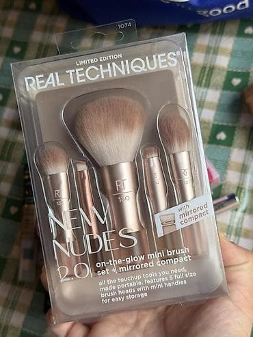 bas: Real Techniques Limited Edition “New Nudes 2.0” – on‑the‑glow mini — 1