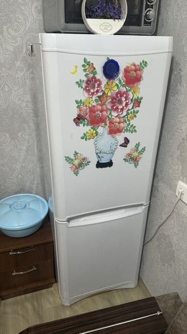 Бытовая техника: Б/у Indesit Холодильник Продажа, цвет - Белый, С диспенсером — 2