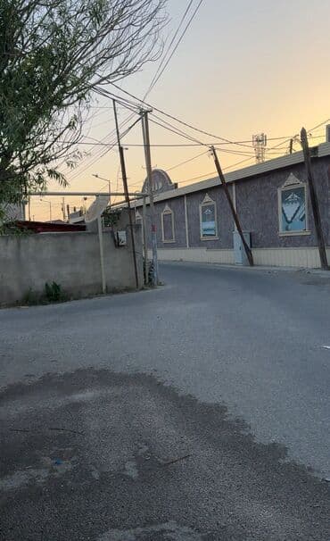 suraxanı qaraçuxur qəsəbəsində yusif eyvazov küçəsində satılıq həyət evlər: Suraxanı 4 otaqlı, 95 kv. m, Kredit yoxdur, Orta təmir — 2
