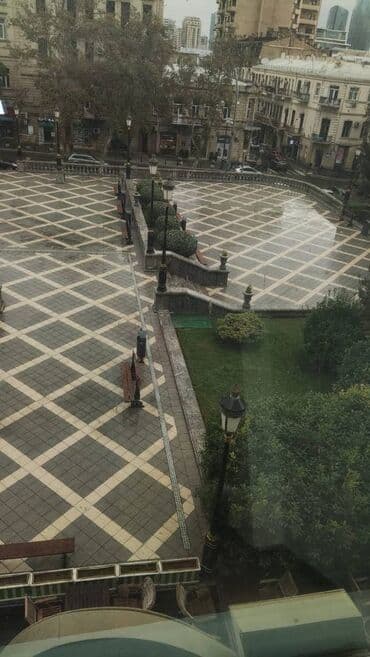 nerimanov icare obyekt: 28 may metrosuna yaxın plazanın icində 35kv sahəsi olan əşyali ofis — 7